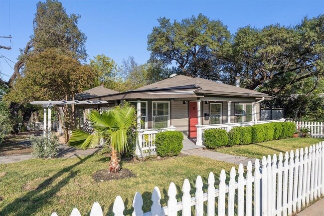 Building Photo - 400 E Monroe St