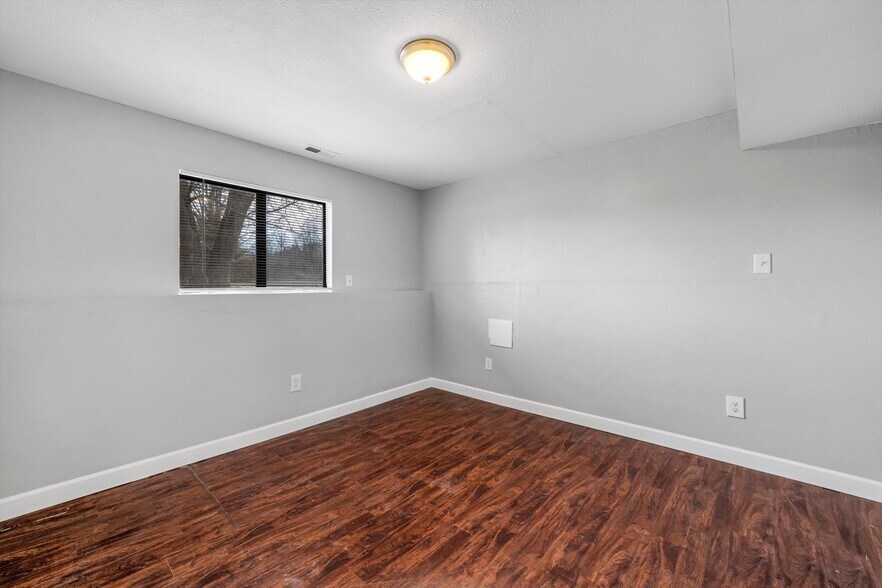 Building Photo - 11 Carriage Lane