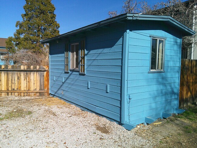 Building Photo - Charming house for rent in a great location