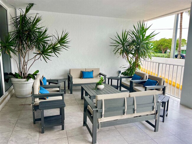 Building Photo - 800 SE 20th Ave