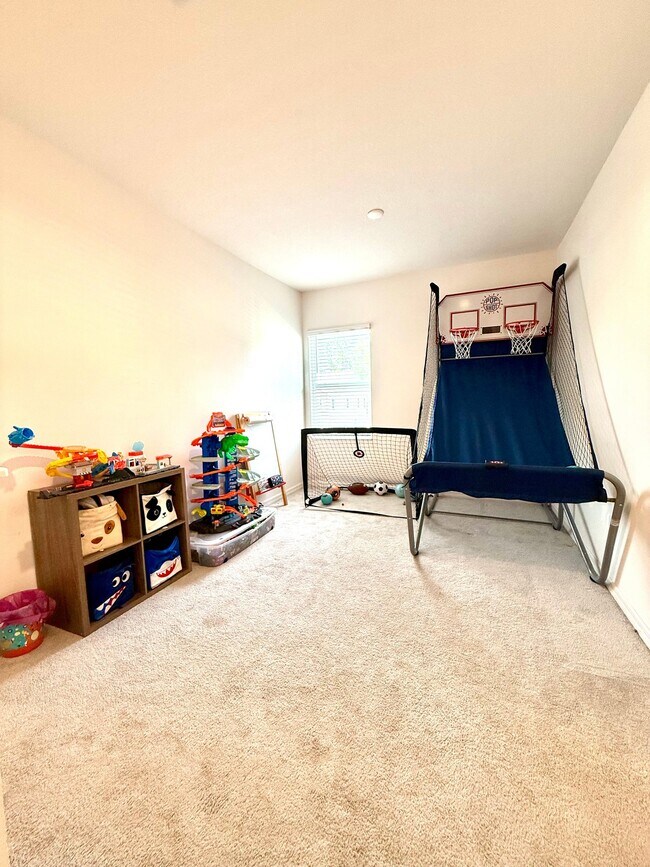 Building Photo - 34225 Rogallo Ln