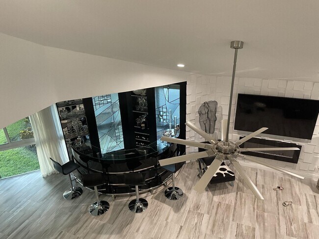 Building Photo - 7326 Clunie Pl