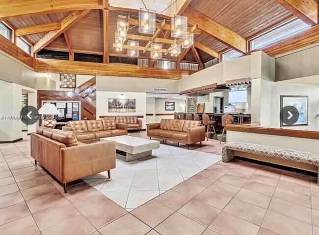 Building Photo - 1400 St Charles Pl