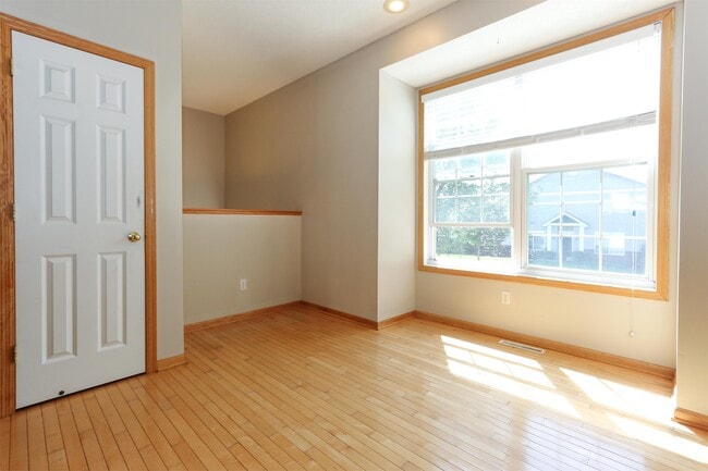 Building Photo - 8033 Stratford Cir S