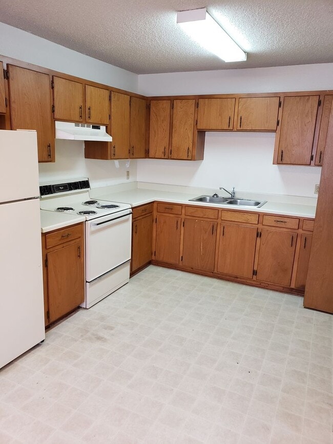 Building Photo - TRIPLE C - 921