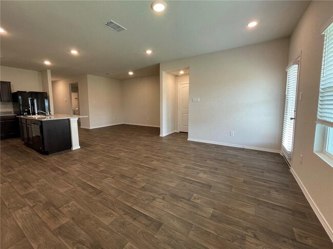 Building Photo - 128 Hazel Grv