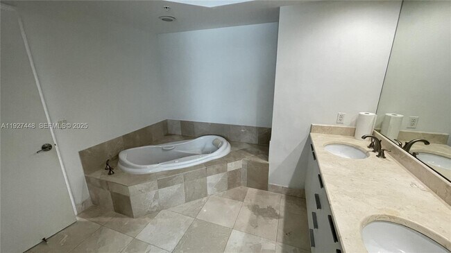 Building Photo - 14951 Royal Oaks Ln