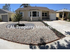 Building Photo - 2125 N Screenland Dr