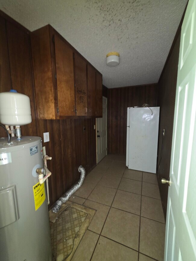 Building Photo - 504 Martha Dr