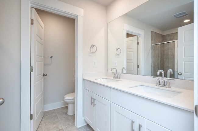 Building Photo - Stunning 3BR/2.5BA Luxury Townhome with Loft & Garage in Greenville! $2,050/mo rent