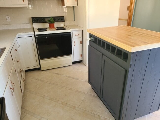 Building Photo - 10910 Harford Rd