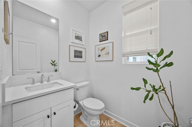 Building Photo - 323 Adela