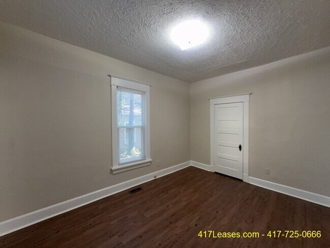 Building Photo - 2222 N Johnston Ave