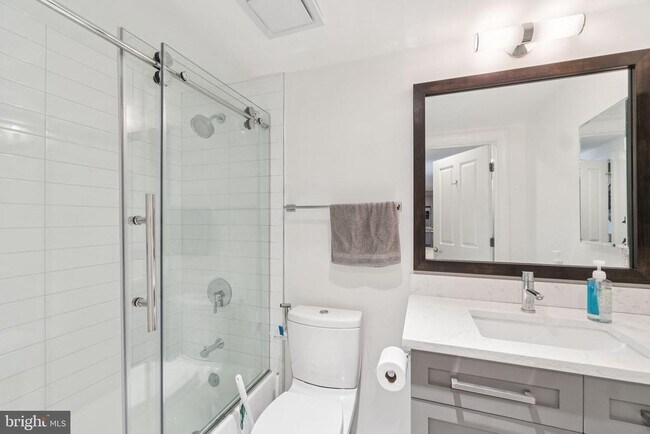 Building Photo - 777 7th St NW