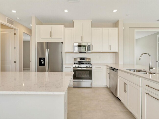 Building Photo - Stunning 3 Bed/ 2.5 bath + Den - New Build...
