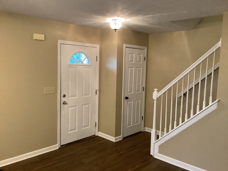 Building Photo - 6493 Lorinda Dr