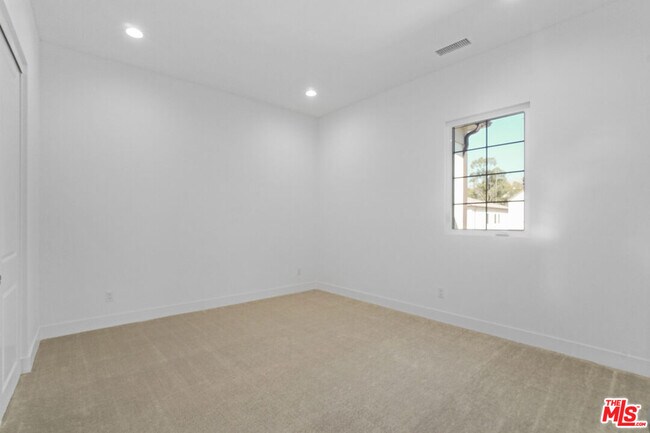 Building Photo - 20534 Edgewood Ct
