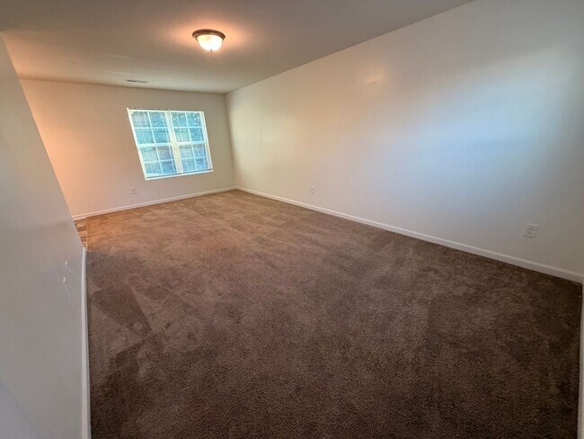 Building Photo - Available Now – Spacious 4BR Home on 1.5 Acres in Rural Hall!