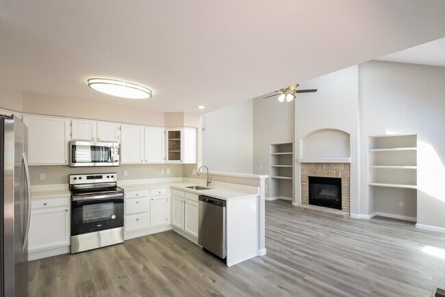 Building Photo - 5521 W 117th Pl