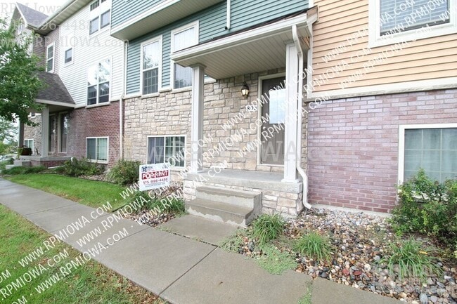 Building Photo - 3600 SE Glenstone Dr