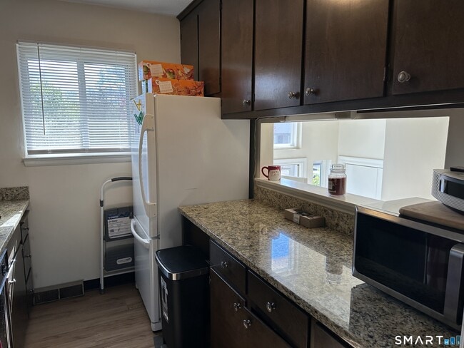 Building Photo - 208 Timber Ln