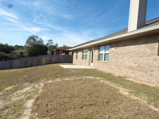 Building Photo - Spacious 3-Bedroom Home