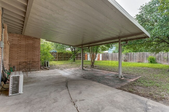 Building Photo - RENOVATED 2-BEDROOM HOME IN EAST TERRELL HILLS