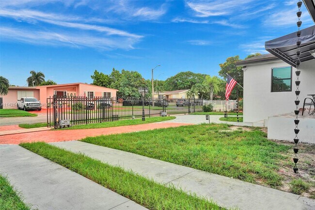 Building Photo - 8210 SW 29th St
