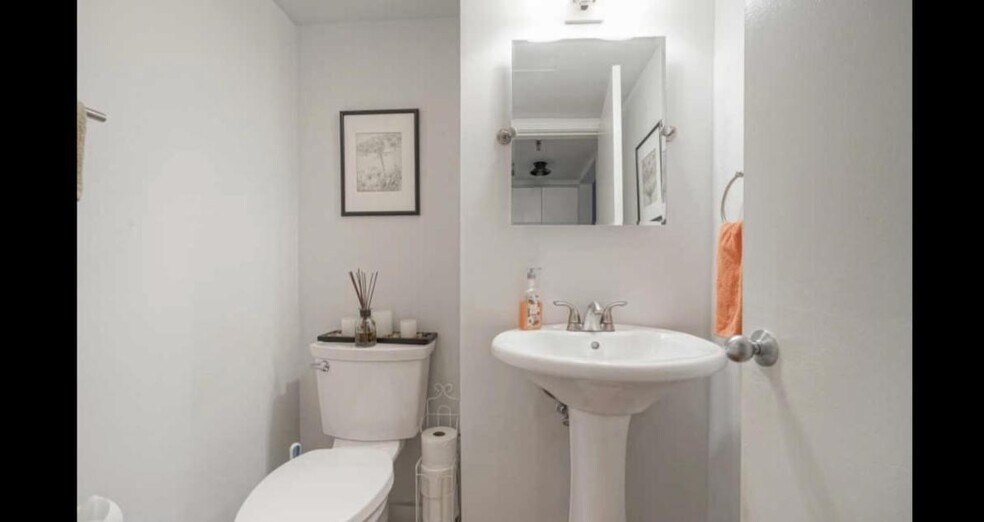 Building Photo - 3 N Christopher Columbus Blvd