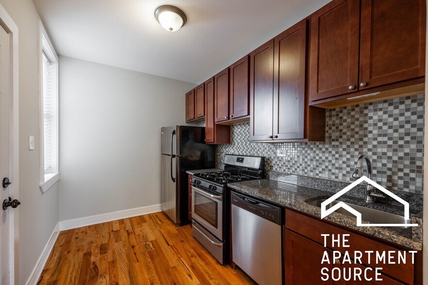 Building Photo - 4407 N Wolcott Ave