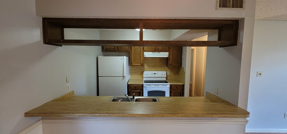 Kitchen - 1748 Port Dr