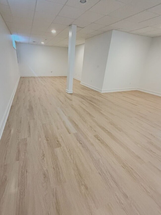 Building Photo - Don't Miss Out!
