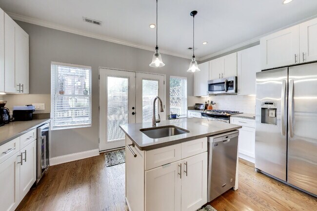 Building Photo - Charming 2bd/2.5ba LeDroit Park Home Available