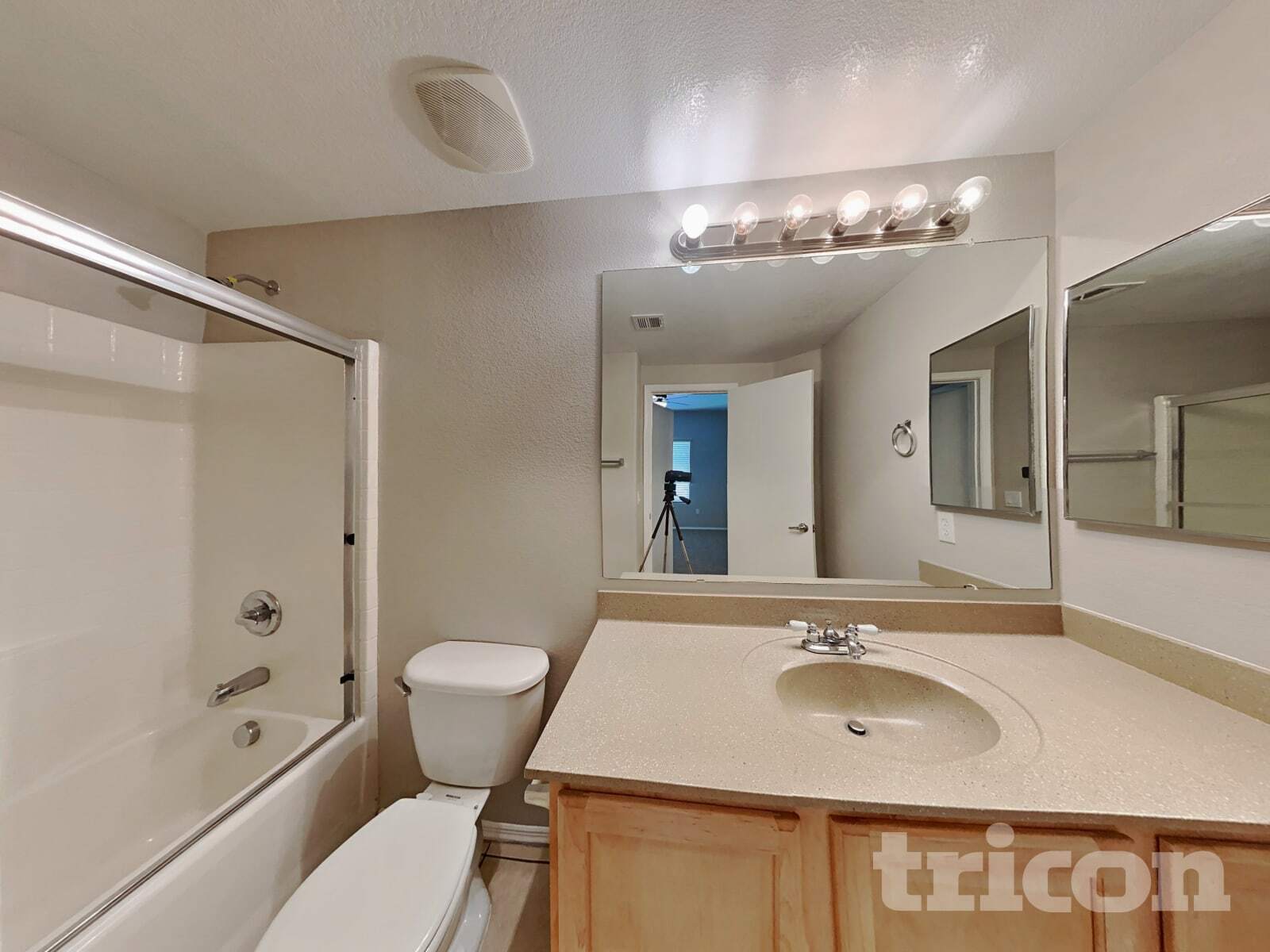 Building Photo - 16825 N 14th St