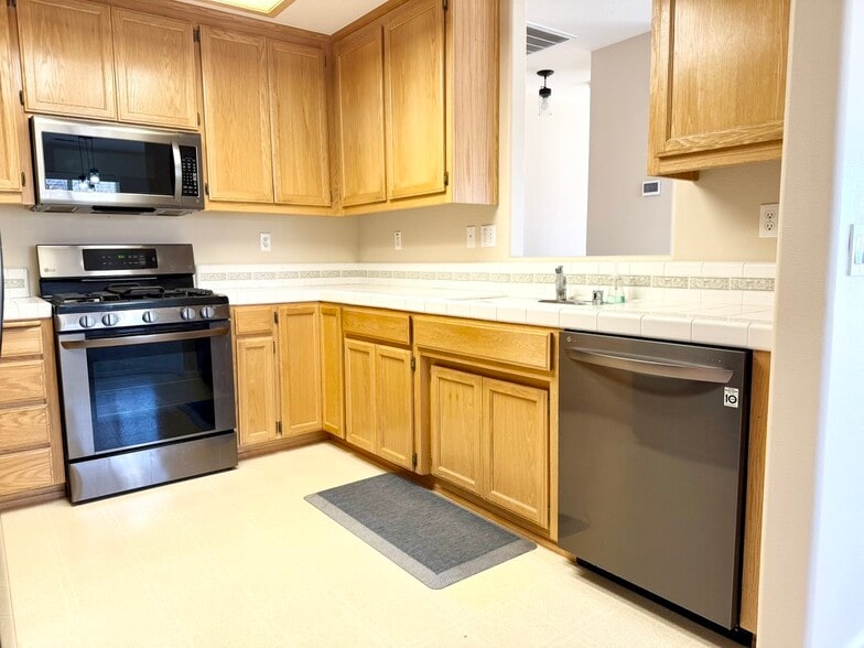 Building Photo - 861 Marlbank Pl