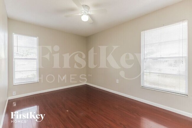 Building Photo - 8908 N Hamner Ave