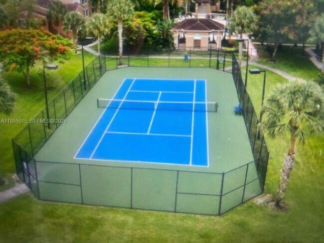 Building Photo - 7930 N Nob Hill Rd