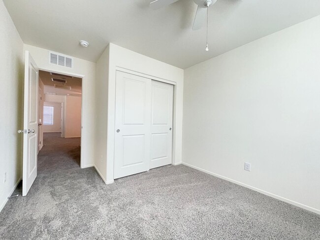 Building Photo - 1140 Scarlet Sparrow St
