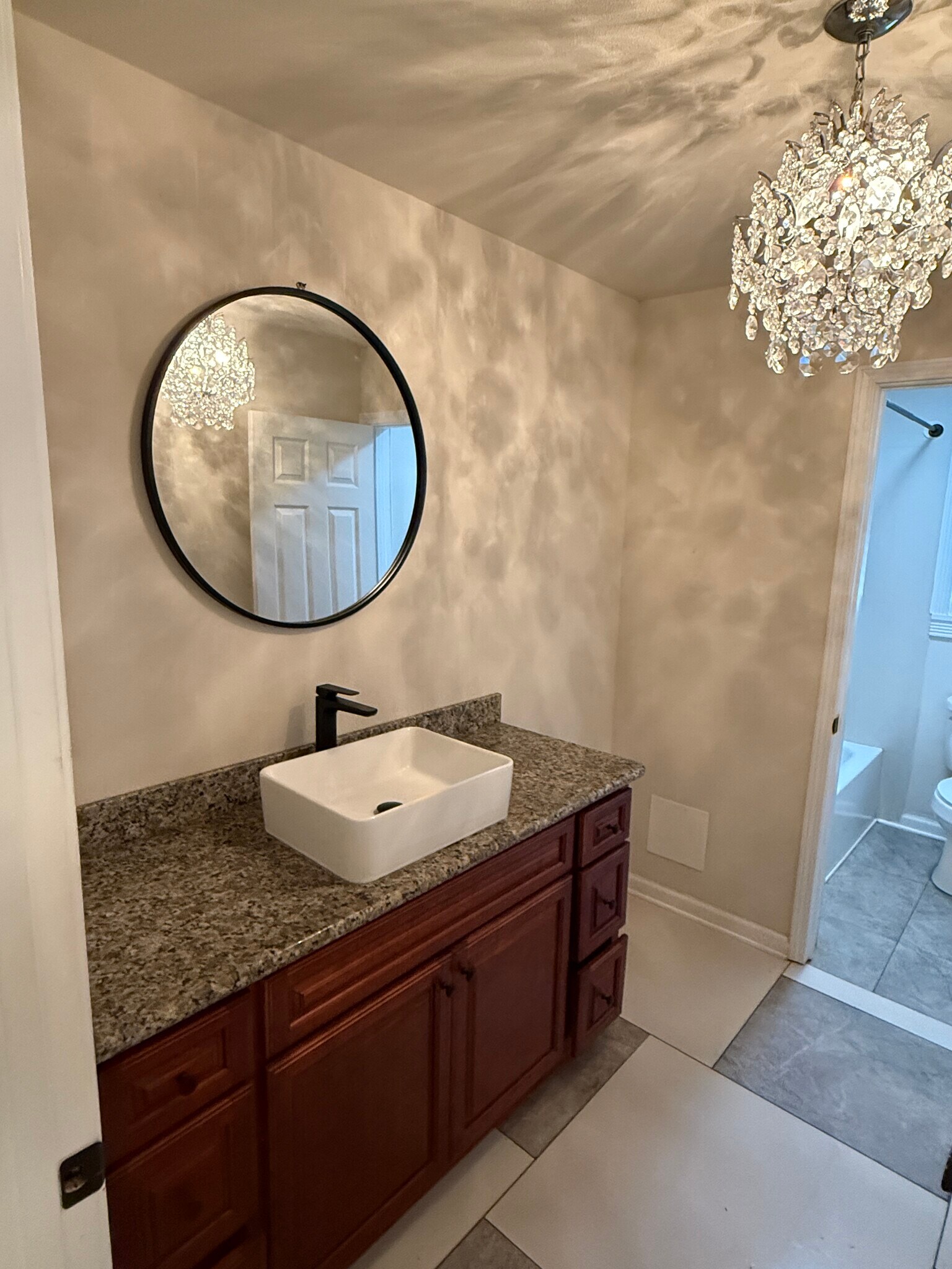 Hall bath - 1616 Rio Vista Ave