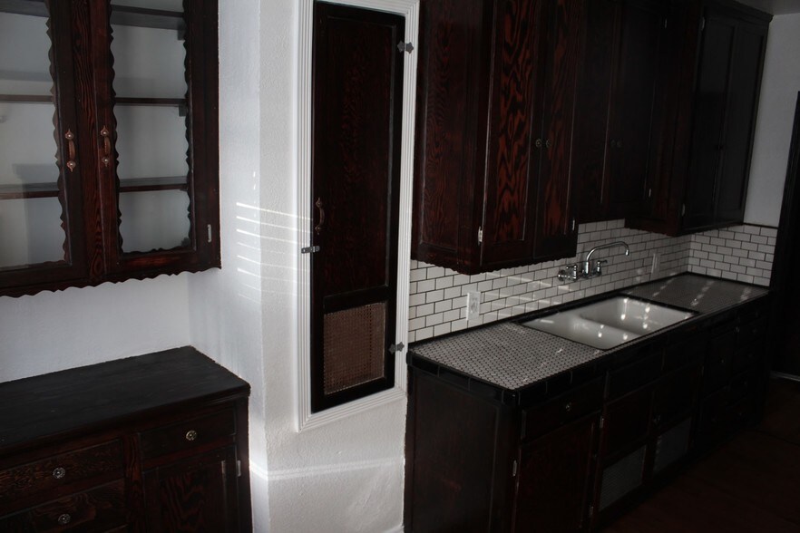 Building Photo - 4256 2nd Ave