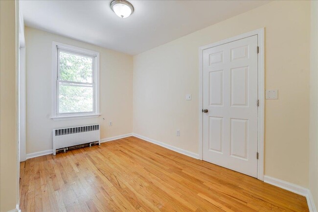 Building Photo - 4 Rademan Pl