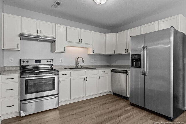 Building Photo - 7780 Buttonwood Ave