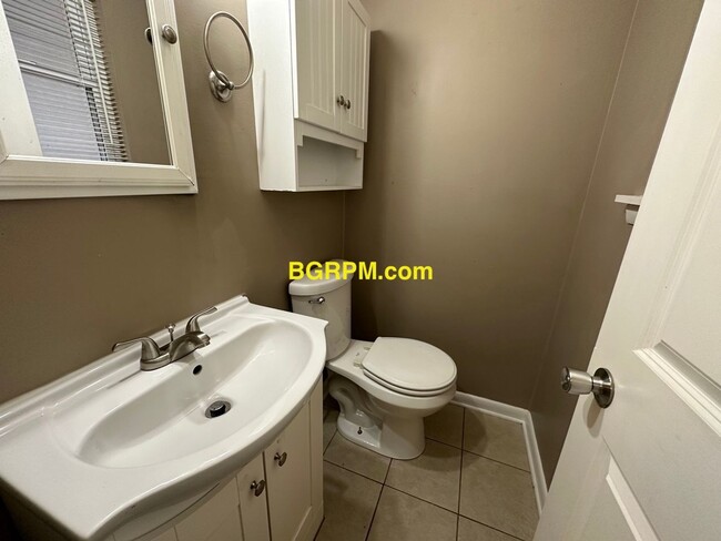 Building Photo - 3 BD, 1 1/2 BA, Home Jacksonville