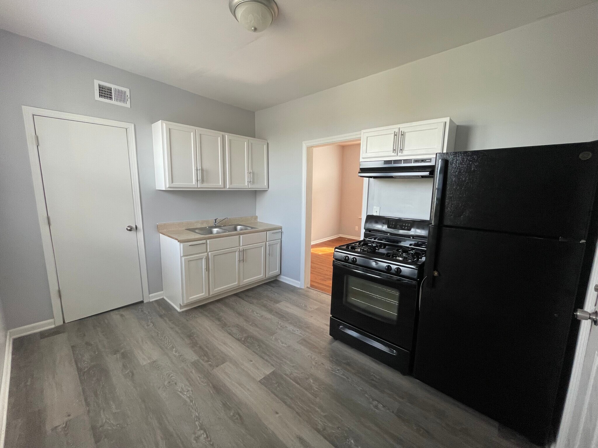 Building Photo - 7912 S Bishop St