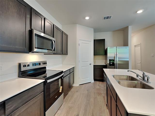 Building Photo - 422 Tall Cedar Wy