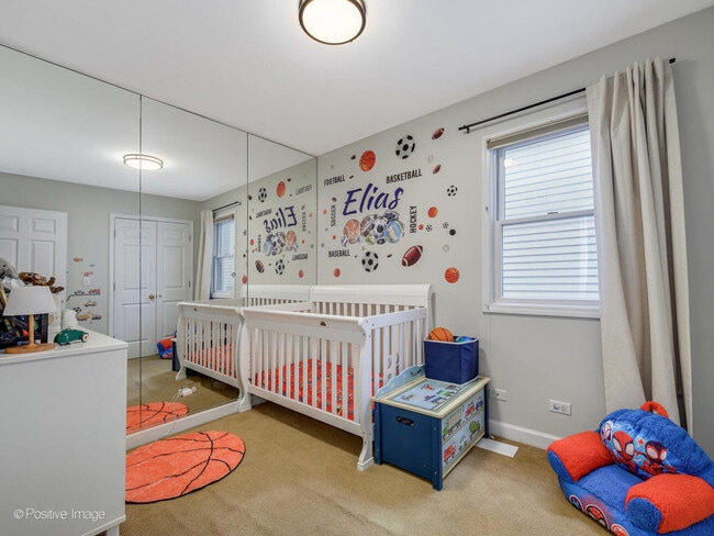 Building Photo - 1720 W Altgeld St