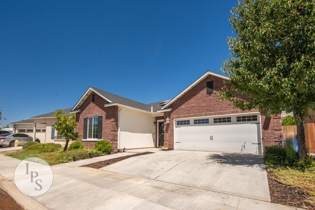 Building Photo - Clovis East Home, 2BR/2BA, Built 2019 in C...