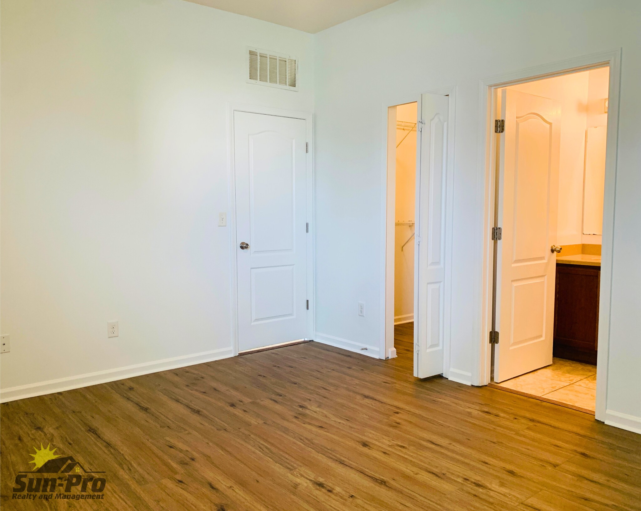 Building Photo - 1932 Cove Point Rd