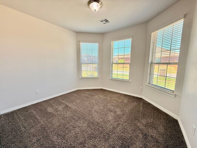 Building Photo - Beautiful 4 Bed 2 Bath in Mustang Schools