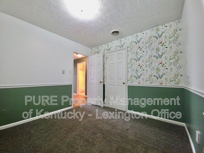 Building Photo - 305 Williamsburg Dr